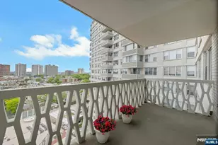 2000 Linwood 14 0, Fort Lee, NJ 07024 - Photo 13