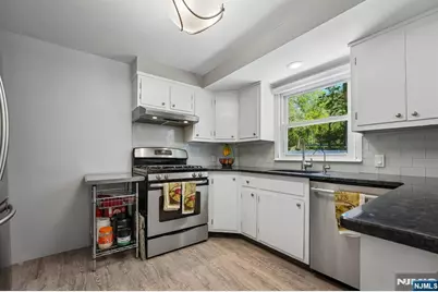 21 Howard Place, Waldwick, NJ 07463 - Photo 7