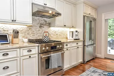 523 Ewing Avenue, Franklin Lakes, NJ 07417 - Photo 9