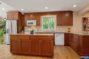 14 Bancroft Pl, Fair Lawn, NJ 07410 - Photo 11