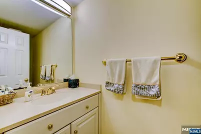 40 Worcester, Wayne, NJ 07470 - Photo 5