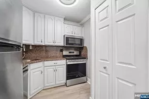 2000 Linwood Ave 4P, Fort Lee, NJ 07024 - Photo 5