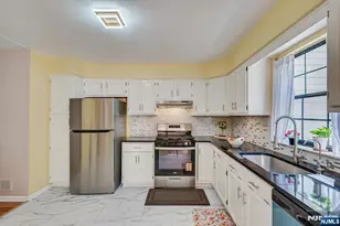 1402 Maplecrest Road 1402, Edison, NJ 08820 - Photo 19