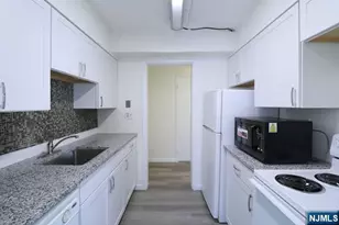 1600 Center Ave 1E, Fort Lee, NJ 07024 - Photo 5