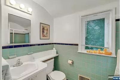 616 Rutland Avenue, Teaneck Township, NJ 07666 - Photo 25