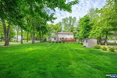 102 Robertson Drive, Wyckoff Township, NJ 07481 - Photo 23