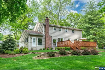 102 Robertson Drive, Wyckoff Township, NJ 07481 - Photo 21