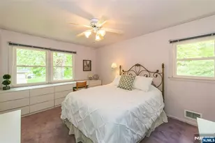 102 Robertson Dr, Wyckoff Township, NJ 07481 - Photo 17