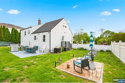 655 Boulevard, New Milford, NJ 07646 - Photo 13