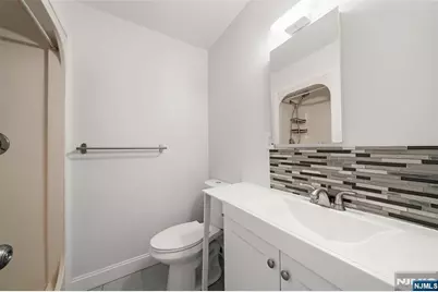 161 Roosevelt Place, Palisades Park, NJ 07650 - Photo 15