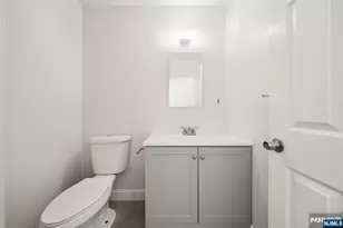 161 Roosevelt Pl, Palisades Park, NJ 07650 - Photo 9