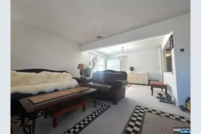 525 Stuyvesant Avenue, Lyndhurst Township, NJ 07071 - Photo 7
