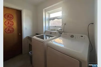 525 Stuyvesant Avenue, Lyndhurst Township, NJ 07071 - Photo 35
