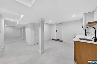 887 Linden Avenue, Ridgefield, NJ 07657 - Photo 47