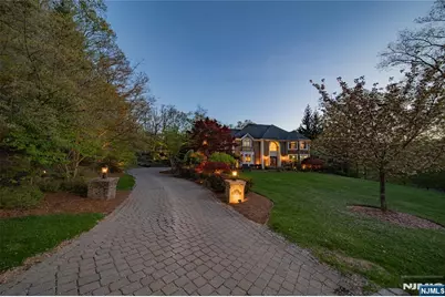 43 Walsh Drive, Mahwah, NJ 07430 - Photo 3