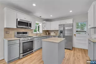 46 Rafkind Rd, Bloomingdale, NJ 07403 - Photo 7
