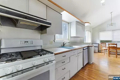 2455 3rd Street, Fort Lee, NJ 07024 - Photo 9