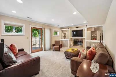 17 Stonewall Drive, Livingston, NJ 07039 - Photo 13