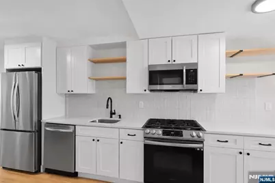 208 Page Avenue, Lyndhurst Township, NJ 07071 - Photo 5