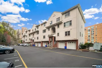9 Legend Hills Drive, Edgewater, NJ 07020 - Photo 1