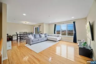 9 Legend Hills Dr, Edgewater, NJ 07020 - Photo 5