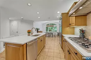 364 Canterbury Ln, Wyckoff Township, NJ 07481 - Photo 17