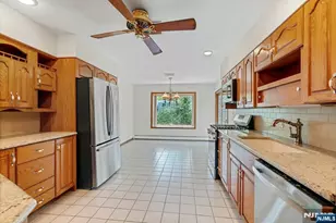 98 Vassar Dr, Paramus, NJ 07652 - Photo 9