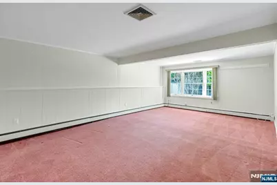 98 Vassar Drive, Paramus, NJ 07652 - Photo 25