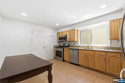 34 Rowland Avenue, Hackensack, NJ 07601 - Photo 7