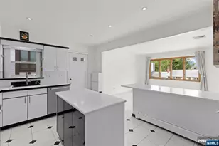 1042 Harvard Pl, Fort Lee, NJ 07024 - Photo 17