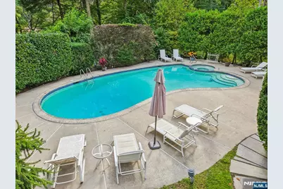400 Faletti Circle, River Vale Township, NJ 07675 - Photo 5