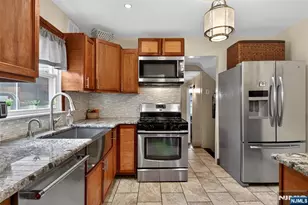 7 Spier Dr, Livingston, NJ 07039 - Photo 3