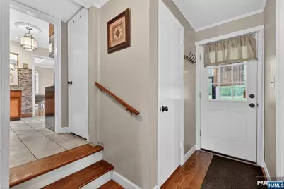 7 Spier Drive, Livingston, NJ 07039 - Photo 9