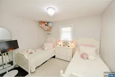 25-14 Berdan Avenue, Fair Lawn, NJ 07410 - Photo 5