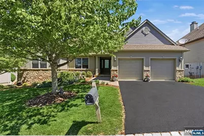 14 Wentworth Court, Hamburg, NJ 07419 - Photo 1