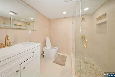 596 Moonachie Avenue, Wood Ridge, NJ 07075 - Photo 11