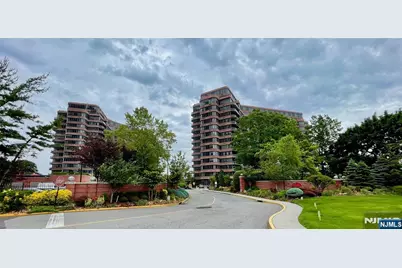 100 Carlyle 5J North #5J North, Cliffside Park, NJ 07010 - Photo 35