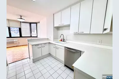 100 Carlyle 5J North #5J North, Cliffside Park, NJ 07010 - Photo 15