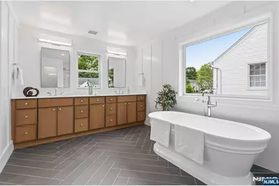 61 Surrey Lane, Tenafly, NJ 07670 - Photo 23