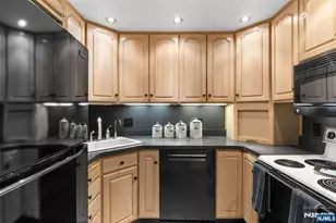 7855 Blvd East 19G, North Bergen, NJ 07047 - Photo 5