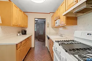 12 Bancroft Pl, Fair Lawn, NJ 07410 - Photo 11