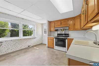 161 Baker Avenue, Bergenfield, NJ 07621 - Photo 9