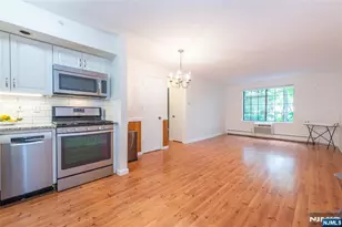 1406 Faulkner Ct, Mahwah, NJ 07430 - Photo 15