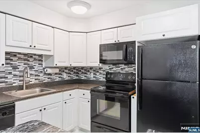 464 Liberty Street 205 #205, Little Ferry, NJ 07643 - Photo 11