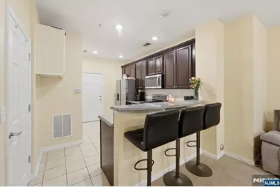 13 Dahlia Lane, Garfield, NJ 07026 - Photo 9