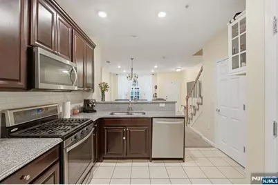 13 Dahlia Lane, Garfield, NJ 07026 - Photo 11