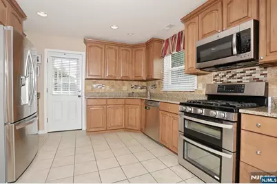 220 New Jersey Avenue, Bergenfield, NJ 07621 - Photo 11