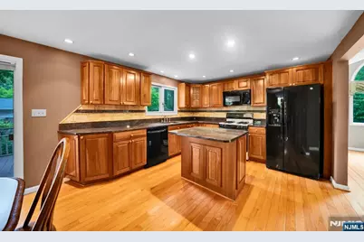 165 Busteed Drive, Midland Park, NJ 07432 - Photo 17