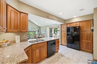 21 Lakeview Avenue, Park Ridge, NJ 07656 - Photo 9