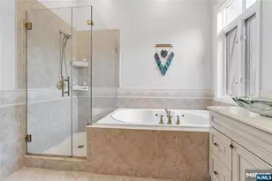 103 Hudson Cove, Edgewater, NJ 07020 - Photo 29